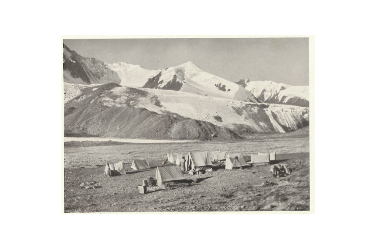 "Passlager". Mitte August 1928, dahinter Gletscher Taminas 4