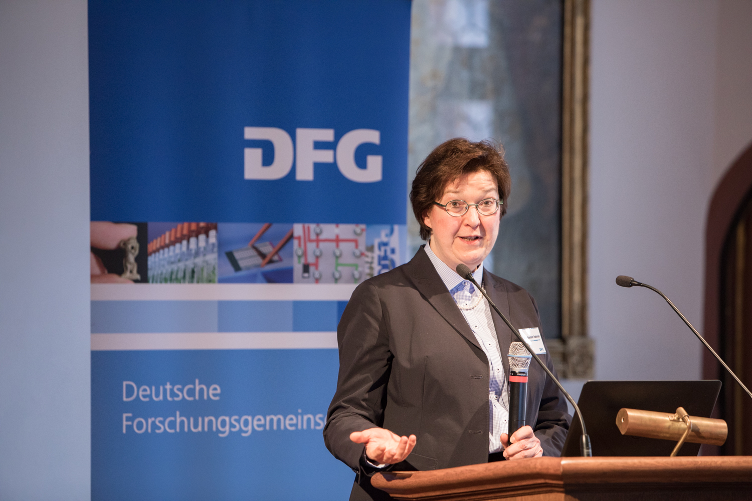 DFG-Vizepräsidentin Leena Bruckner-Tuderman bedankt sich bei den Teilnehmenden für ein gelungenes Symposium