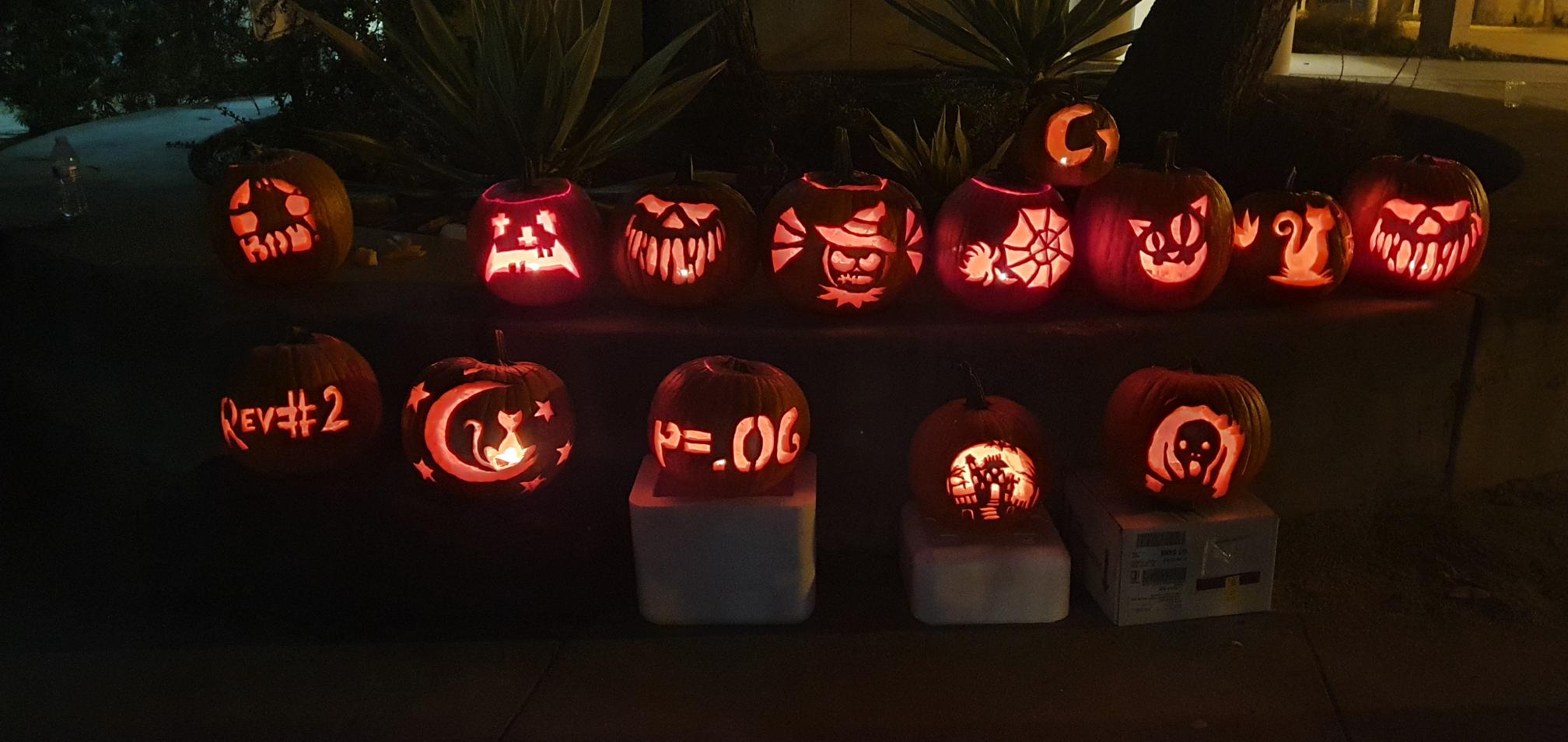 Pumpkin Carving zu Halloween mit zwei Beiträgen von Tzaridis