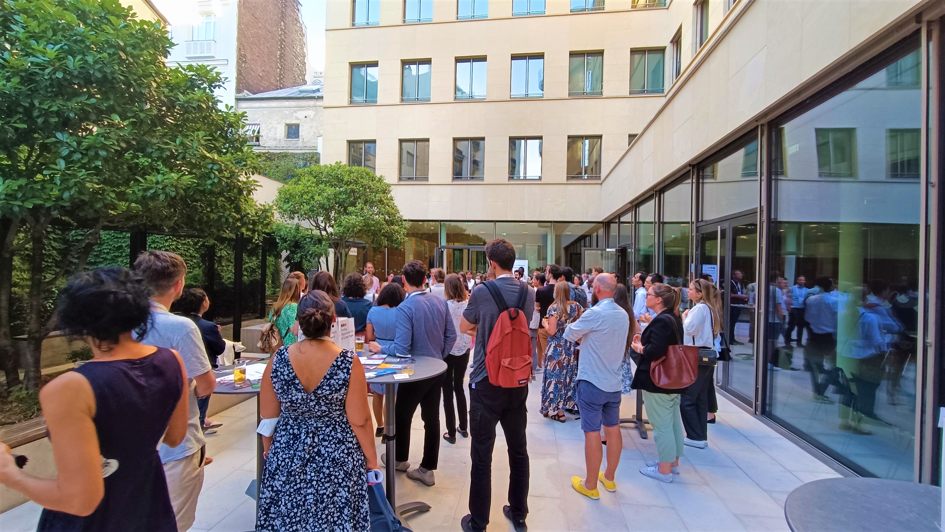 Evening atmosphere at the German Embassy networking event in Paris