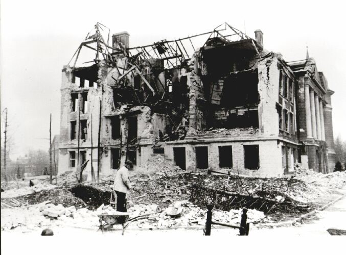 Das fast völlig zerstörte Kaiser-Wilhelm-Institut für Chemie, 1944
