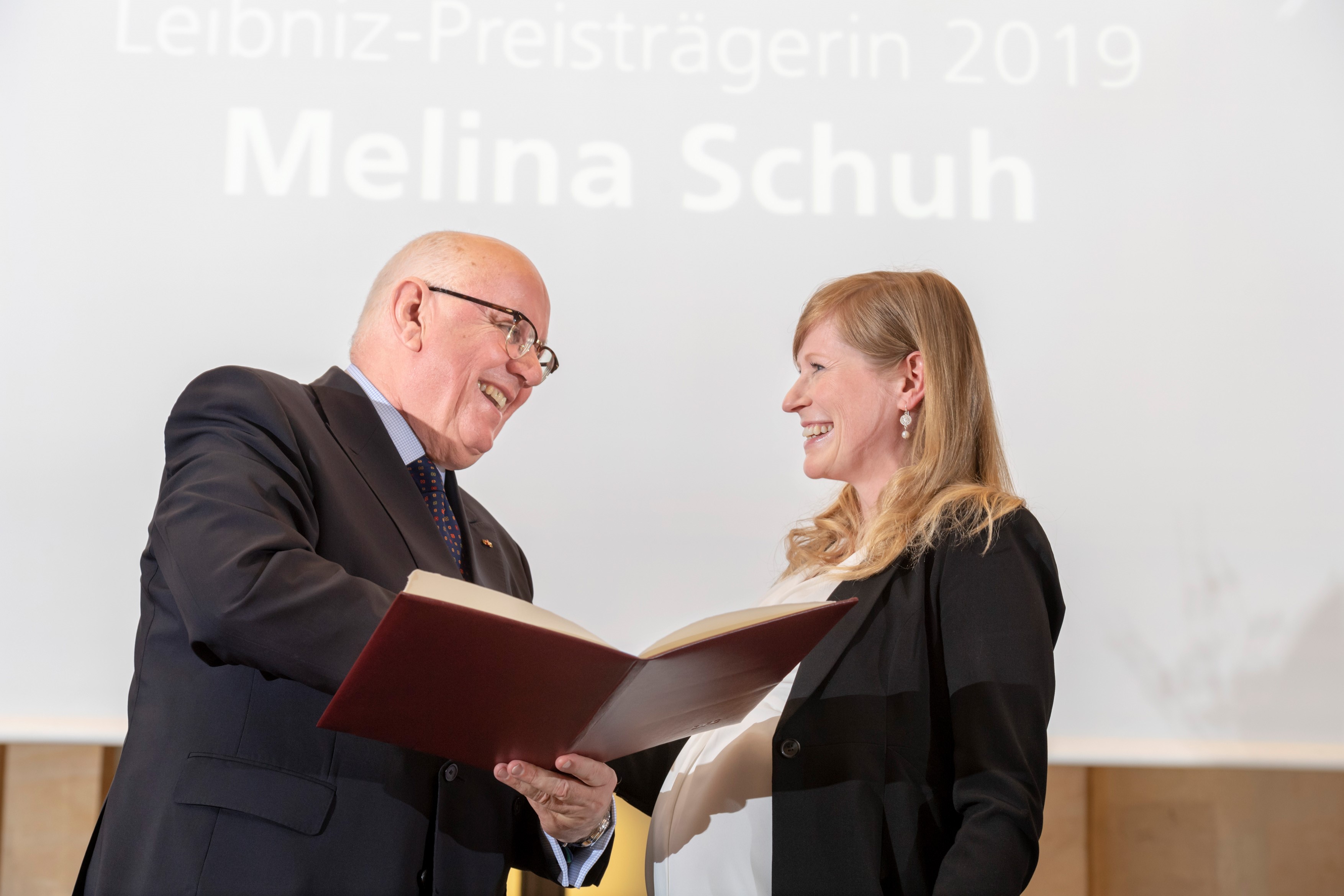 Preisverleihung an Dr. Melina Schuh