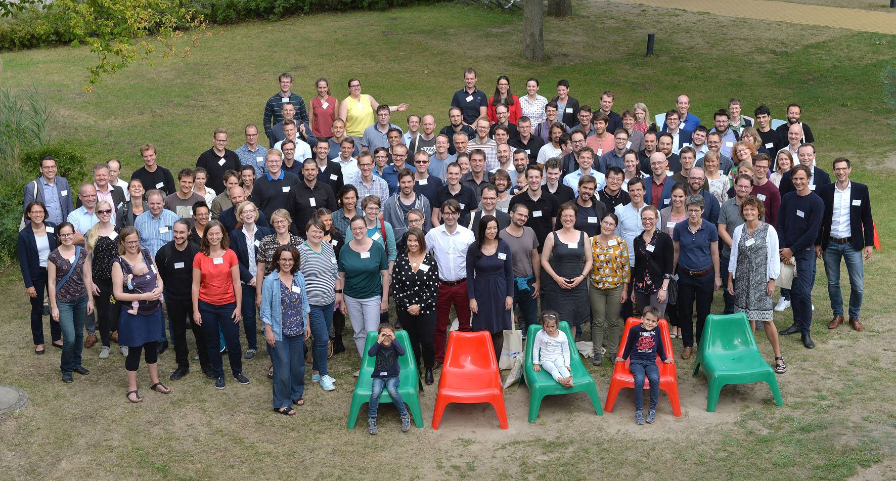 Gruppenbild vor dem Seehotel beim 18. Emmy Noether-Jahrestreffen