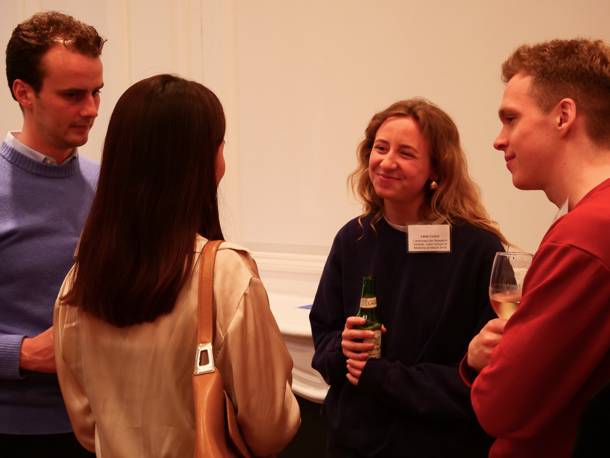 Impressionen des Empfangs: Networking in action