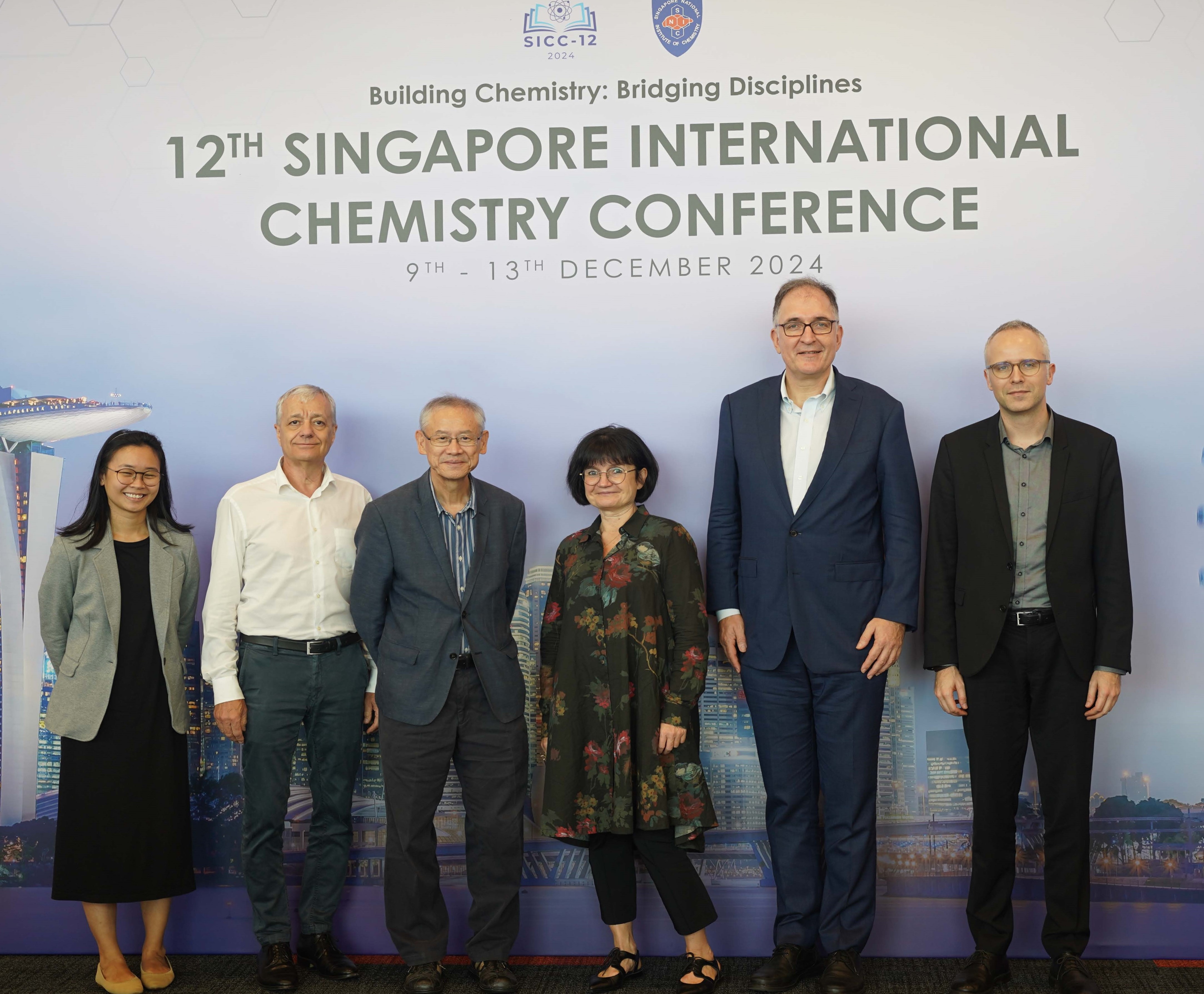 Gruppenbild: Dr. Lin Enru, Dr. Peter Nagler, Prof. Andy Hor, Dr. Johanna Kowol-Santen, Prof. Dr. Peter H. Seeberger, Raoul Wagner.